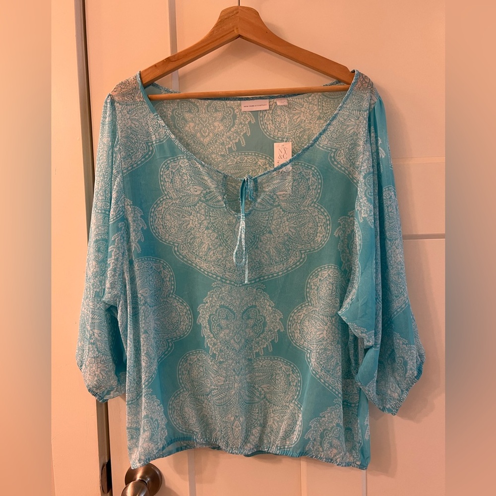 Pretty Summer Sheer Top- NEW WITH TAGS! Size Medium